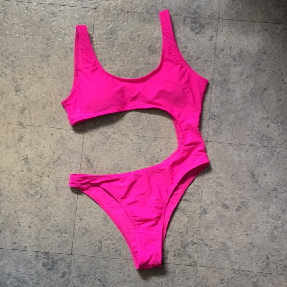 💖 One piece cut out bathing suit 💖